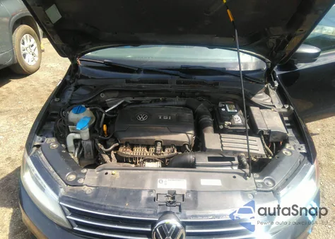 2015 Volkswagen Jetta 1.8T Se z USA, uszkodzony, nr VIN 3VWD17AJ2FM241138